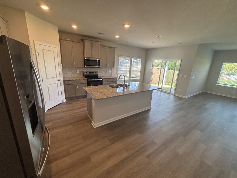 Building Photo - 29343 Satilla Cir