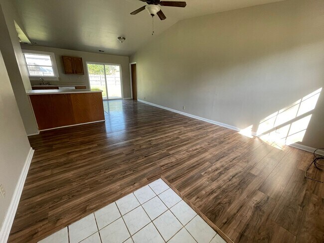 Building Photo - 3 Bed 2 Bath House For Rent in Winfield, MO
