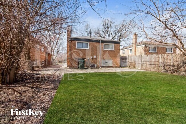 Building Photo - 14621 Dorchester Ave