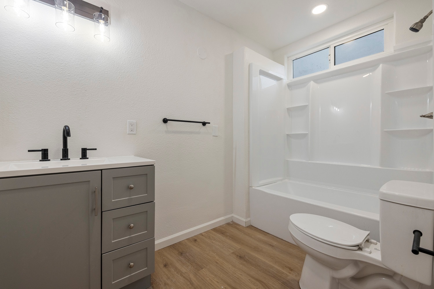 Building Photo - 214 Kimble St