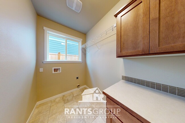 Building Photo - Newer Rambler in Hawks Prairie! Easy JBLM ...