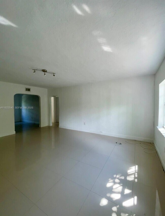 Building Photo - 531 NE 68th St