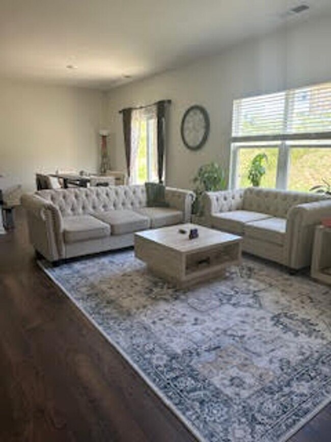 Building Photo - Knoxville 37932 - FULLY FURNISHED $3,300.0...