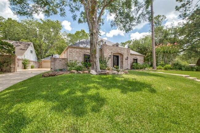 Building Photo - 211 Briarpark Dr
