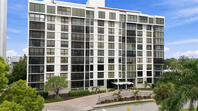 Building Photo - 707 S Gulfstream Ave