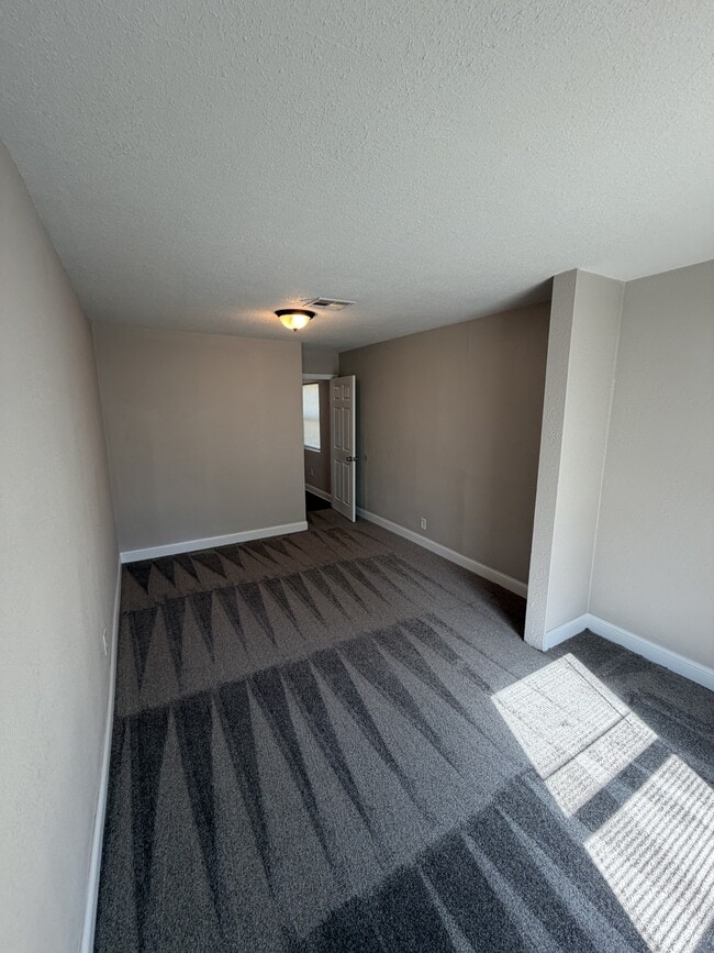 Building Photo - 1557 N Volutsia