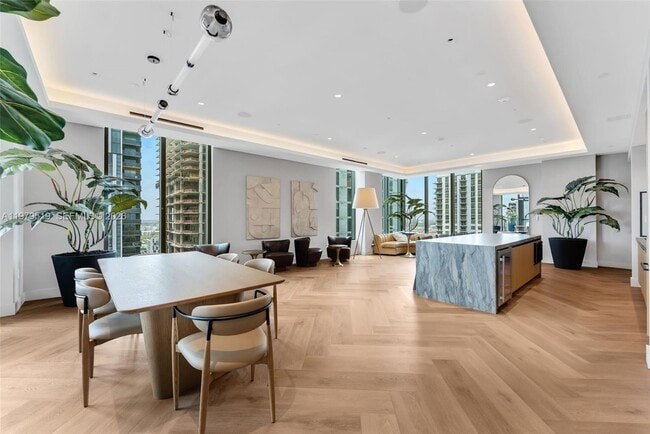 Building Photo - 121 NE 5th St