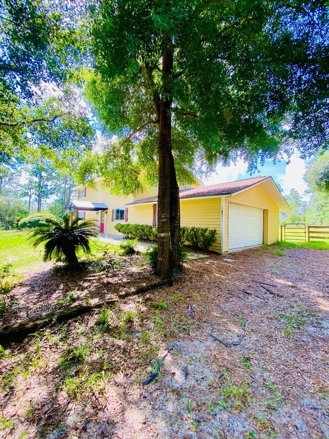 Building Photo - Private single family 3/2 in Keystone heights