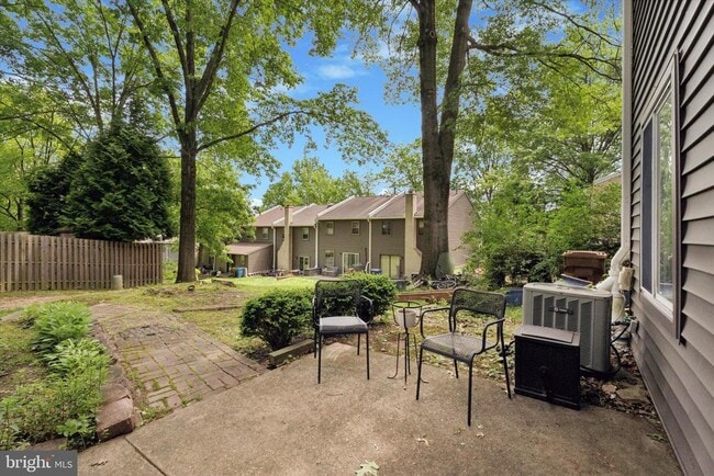 Building Photo - 205 Woodside Cir
