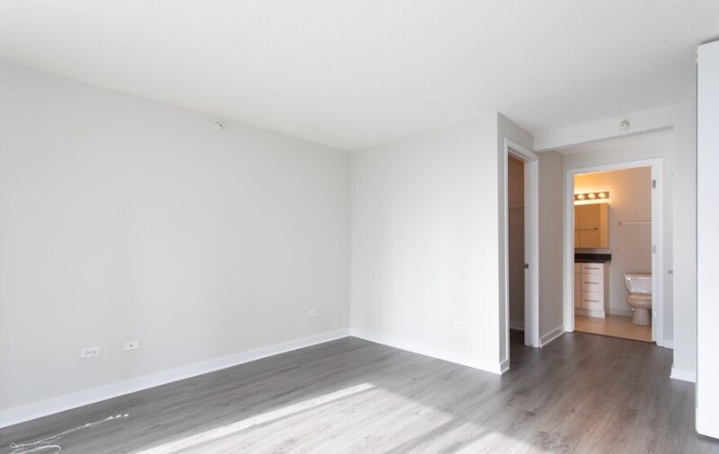 Building Photo - 551 N State St