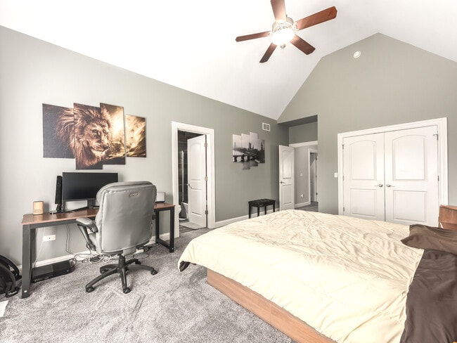 Building Photo - 2504 Skylane Dr