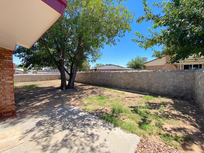 Building Photo - 5012 Salem Dr