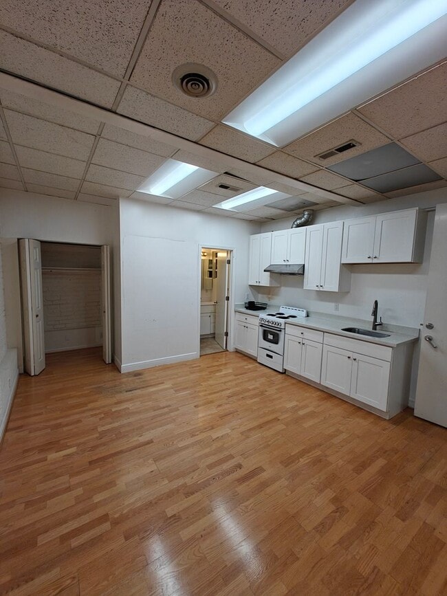 Building Photo - 733-739 Grant Ave / 30-40 Waverly Pl