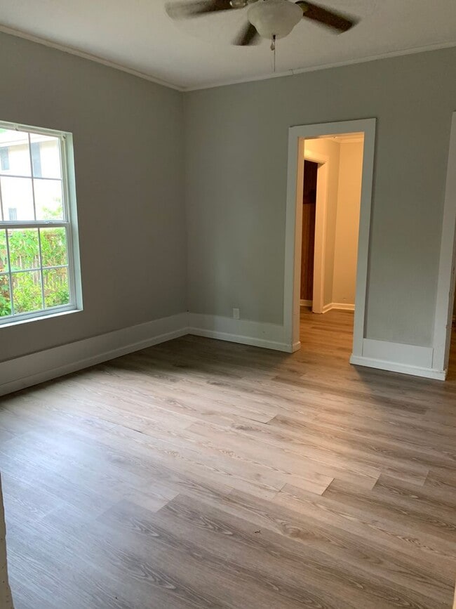 Building Photo - 817 W Matthews Ave