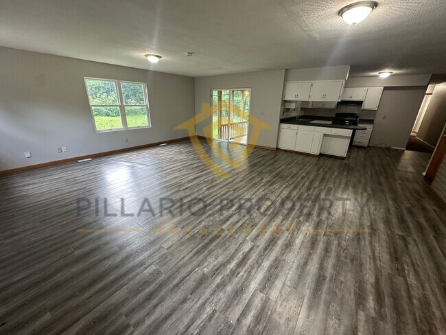 Building Photo - Spacious Warren Township, 3 Bedroom/1.5 Ba...