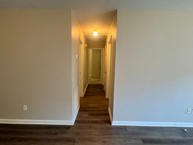 Building Photo - 3 Bedroom, 1 Bathroom Apartment in Thomasville