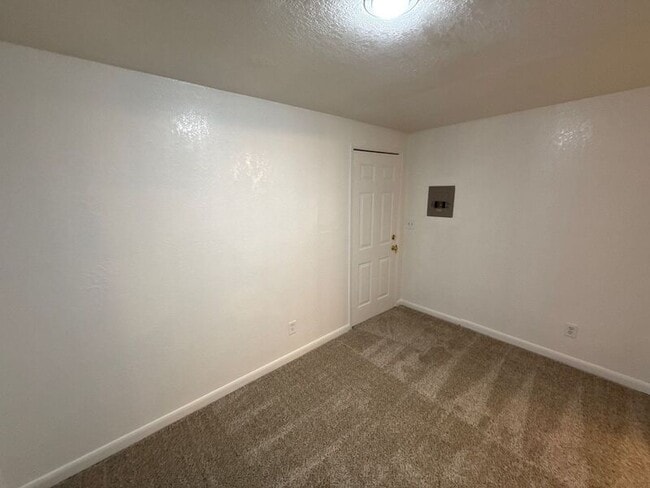 Building Photo - 1135 SE Salem Ave