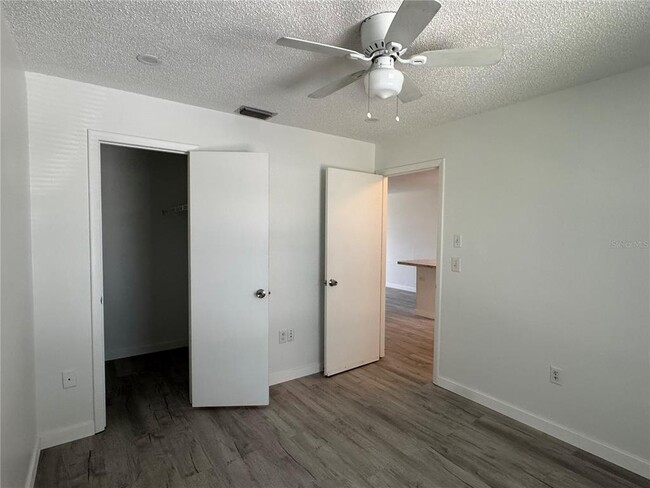 Building Photo - 6428 Hamlet Dr