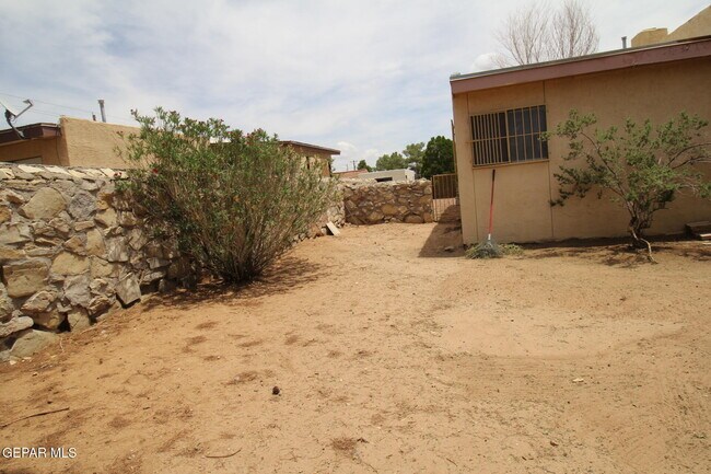 Building Photo - 10711 Ivanhoe Dr