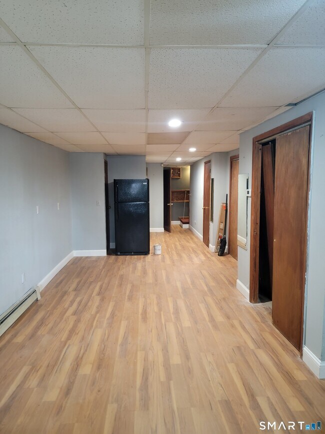 Building Photo - 235 High Ridge Dr