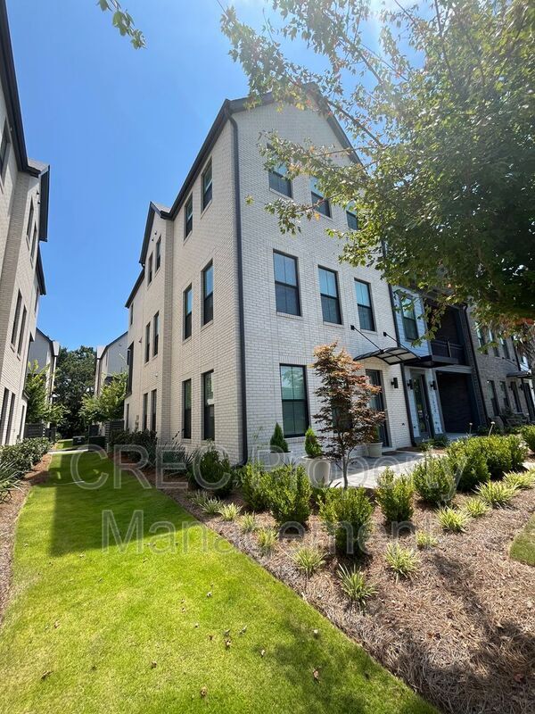 Building Photo - 1636 Florentia St