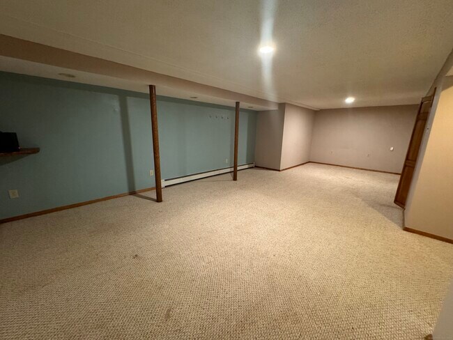 Building Photo - 106 Brookline Dr
