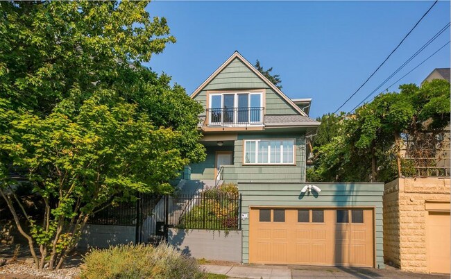 Building Photo - Updated One Bedroom in Beautifully Convert...