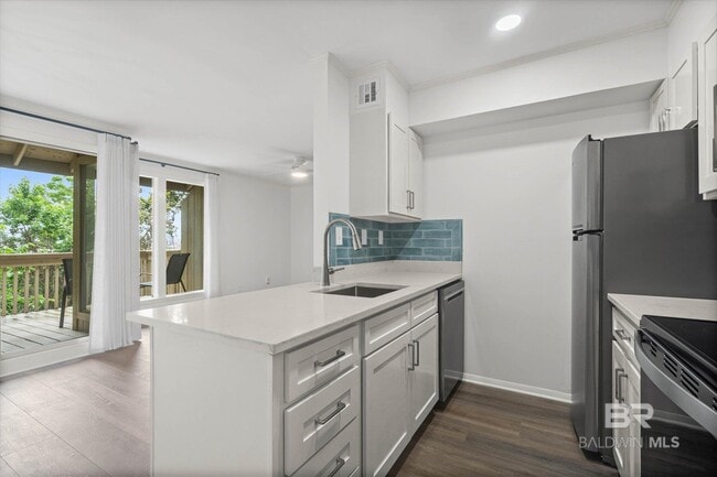 Building Photo - 2024 Sea Cliff Dr N