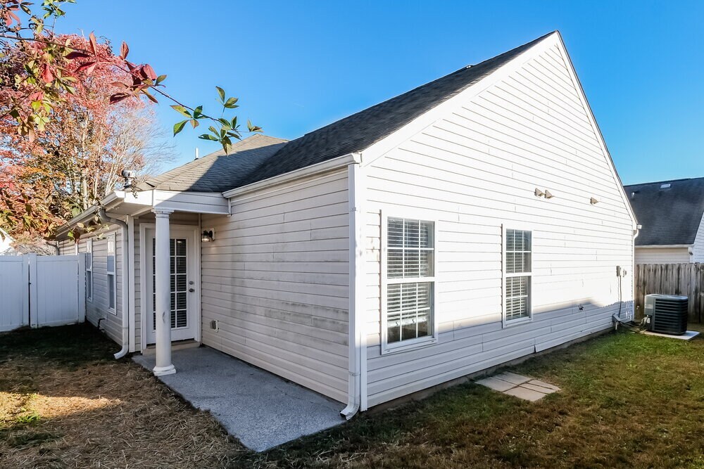 Building Photo - 5 Hill Crest Cir