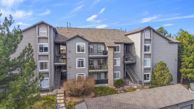 Building Photo - Two Bedroom Condo - Community Pool - Low Deposit - Move In Special