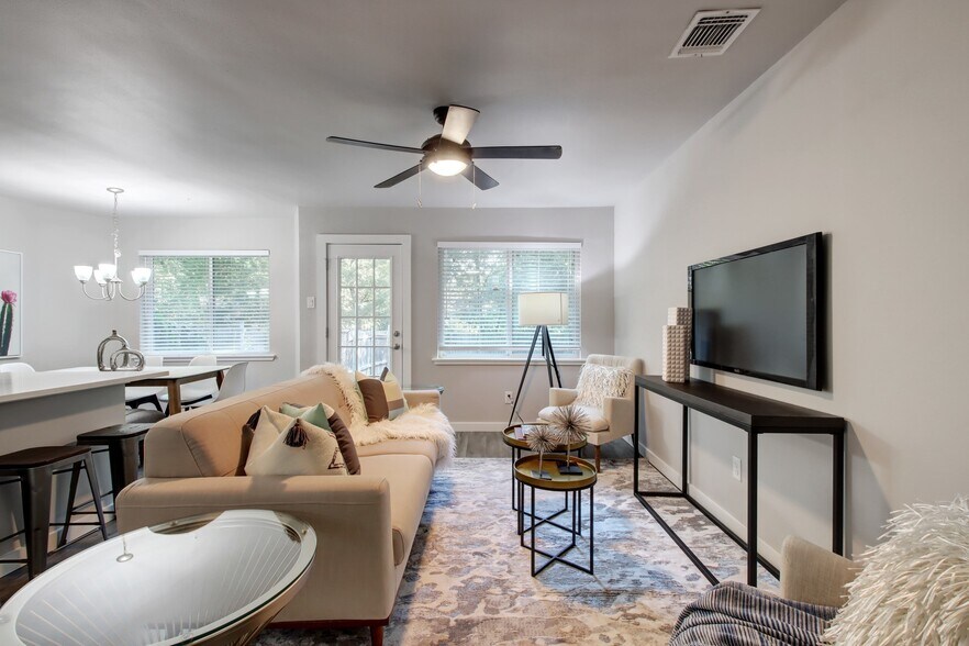 Building Photo - 3208 Northeast Dr