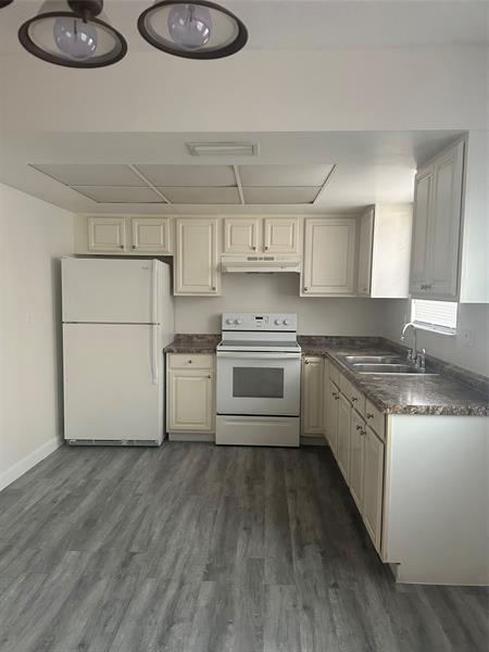 Building Photo - 411 S Crescent Dr