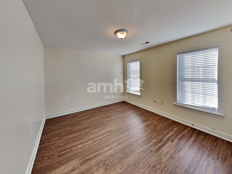 Building Photo - 2003 Monaco Ct