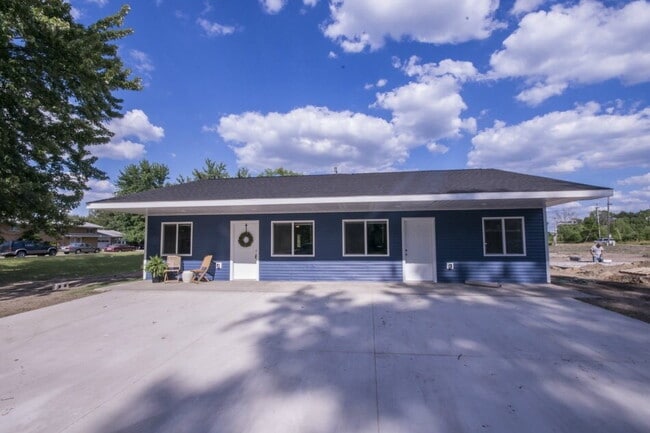 Building Photo - Stunning 2 Bedroom Duplex Rental on Gerald Ct - $1150/ Month
