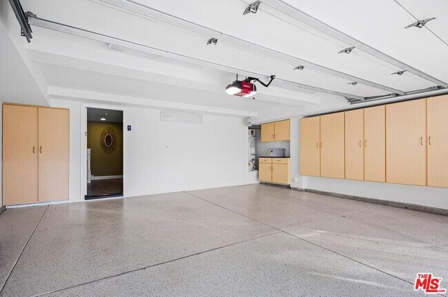 Building Photo - 2584 Bungalow Pl