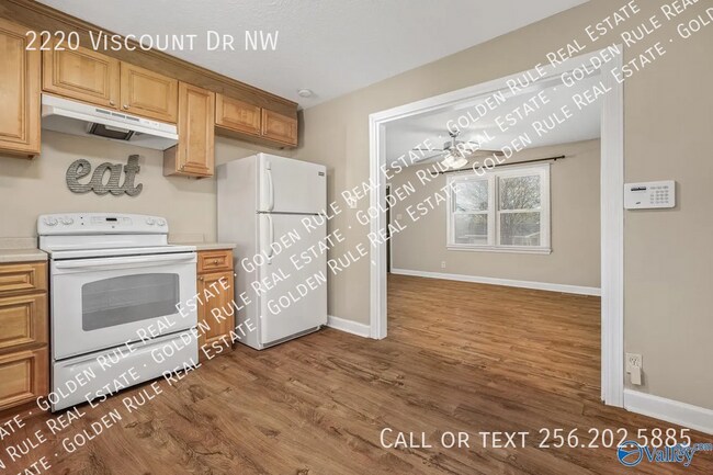 Building Photo - 2220 Viscount Dr NW