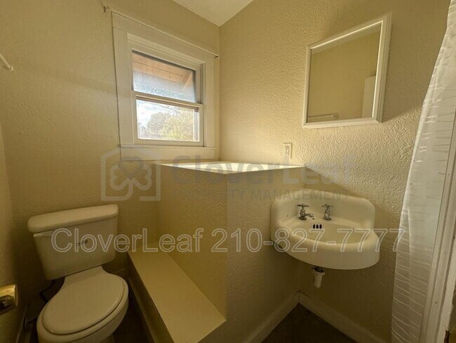 Building Photo - 817 W Mulberry Ave