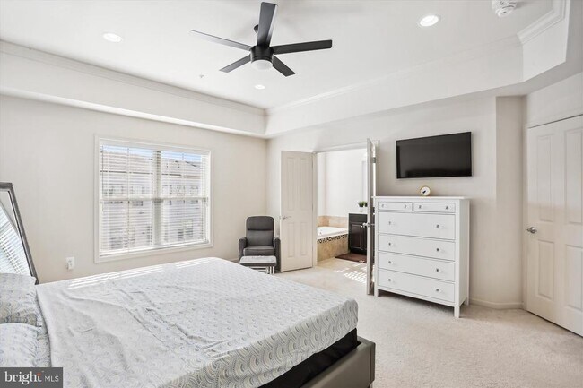 Building Photo - 13950 Estuary Dr