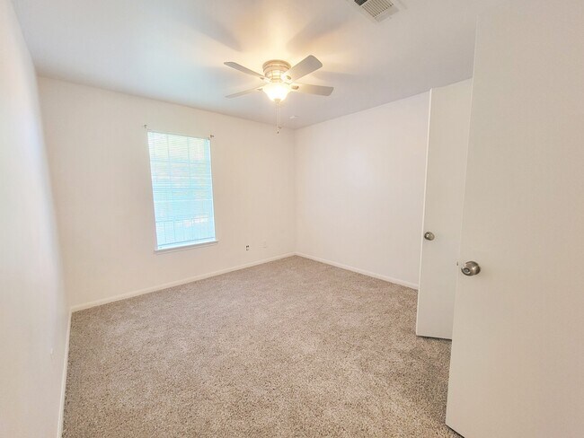 Building Photo - 1808 Saxony Ln