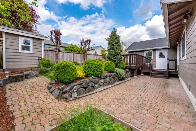Building Photo - 4-Bedroom, 2-Bathroom Rambler with Beautiful Features and Mountain Views!