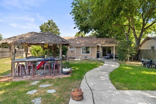 Building Photo - 9513 Braeburn Glen St