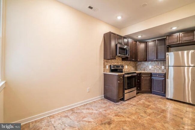 Building Photo - 2227 N Park Ave