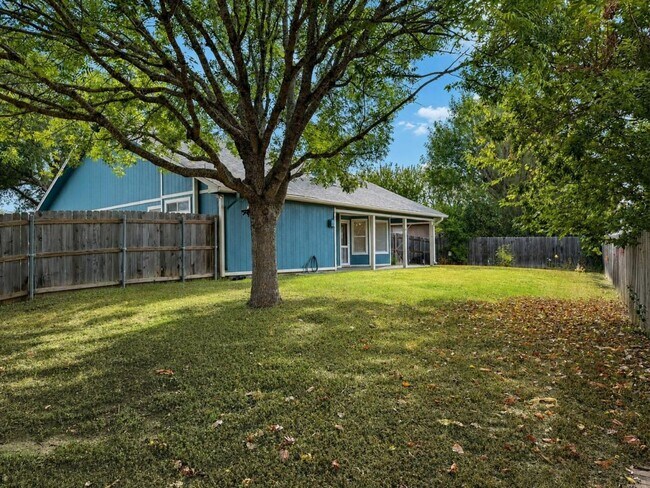 Building Photo - 4810 Stone Pointe Dr