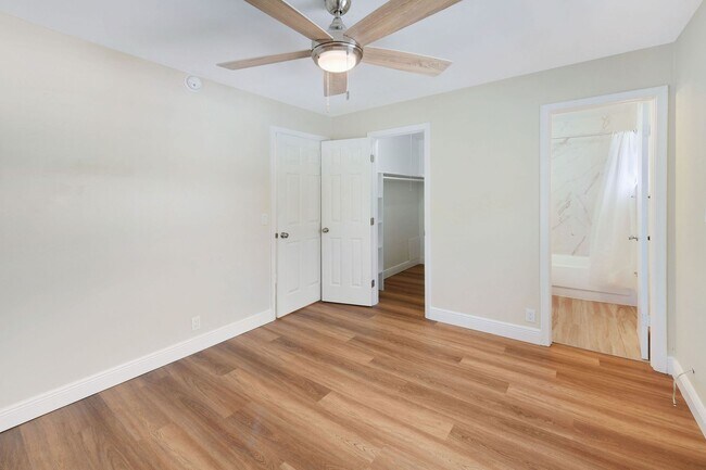 Building Photo - Newly Renovated spacious one bedroom one b...