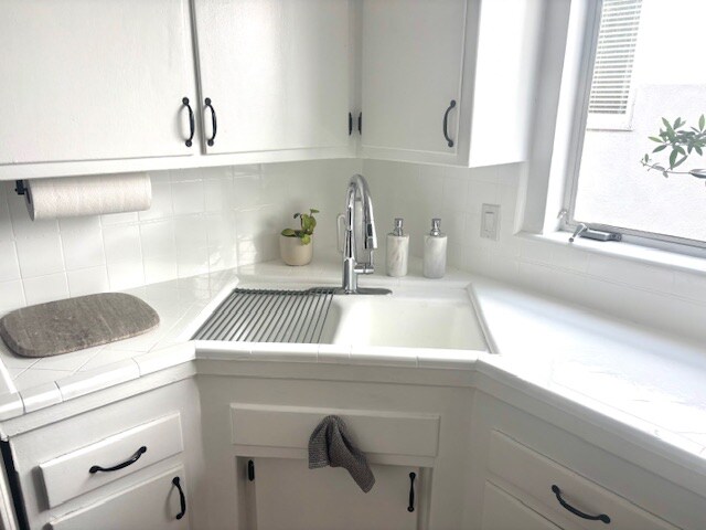 Building Photo - 916 N Sweetzer Ave