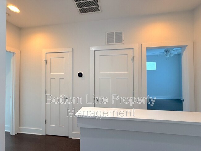 Building Photo - 118 W Poindexter Dr