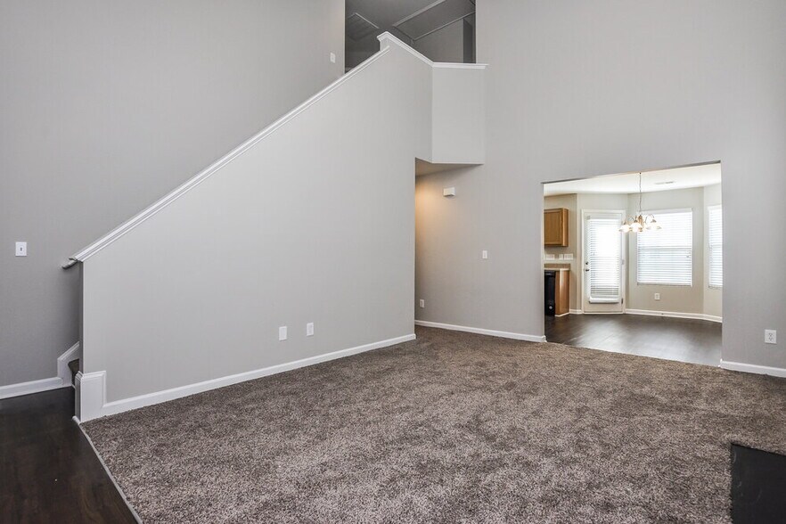 Building Photo - 1017 Early Rise St