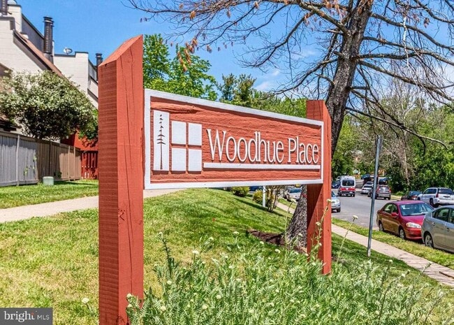 Building Photo - 3921 Woodhue Pl