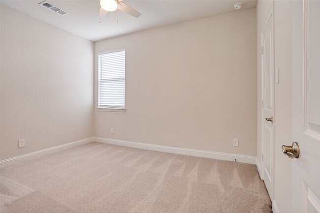 Building Photo - 10950 Downy Cup Dr