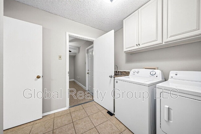 Building Photo - 412 Cordoba Dr